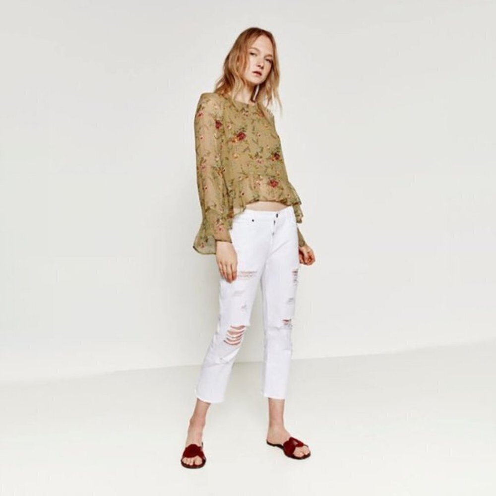 EUC Zara white denim relaxed fit, mid-rise distressed ripped jeans, 2